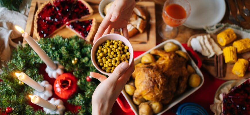 Close-up,Top,View,Of,Unrecognizable,Young,Woman,And,Man,Passing